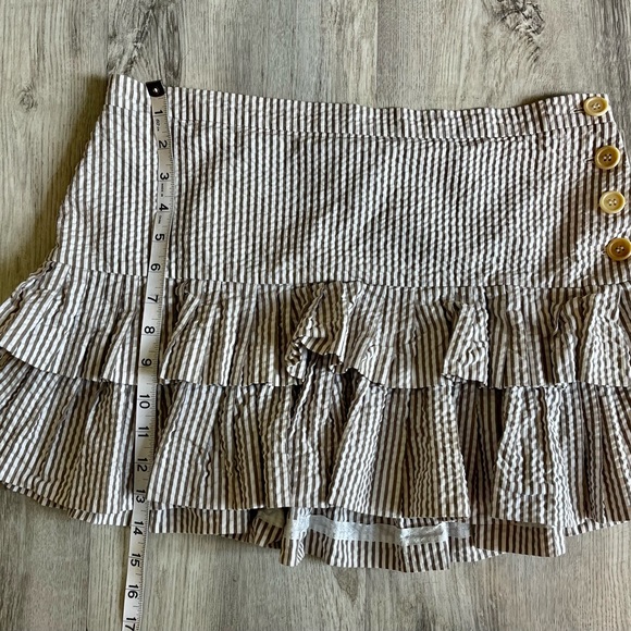 Cute BCBGMAXAZRIA Beige And White Striped Pleated Mini Skirt Size 8 - - Picture 7 of 7